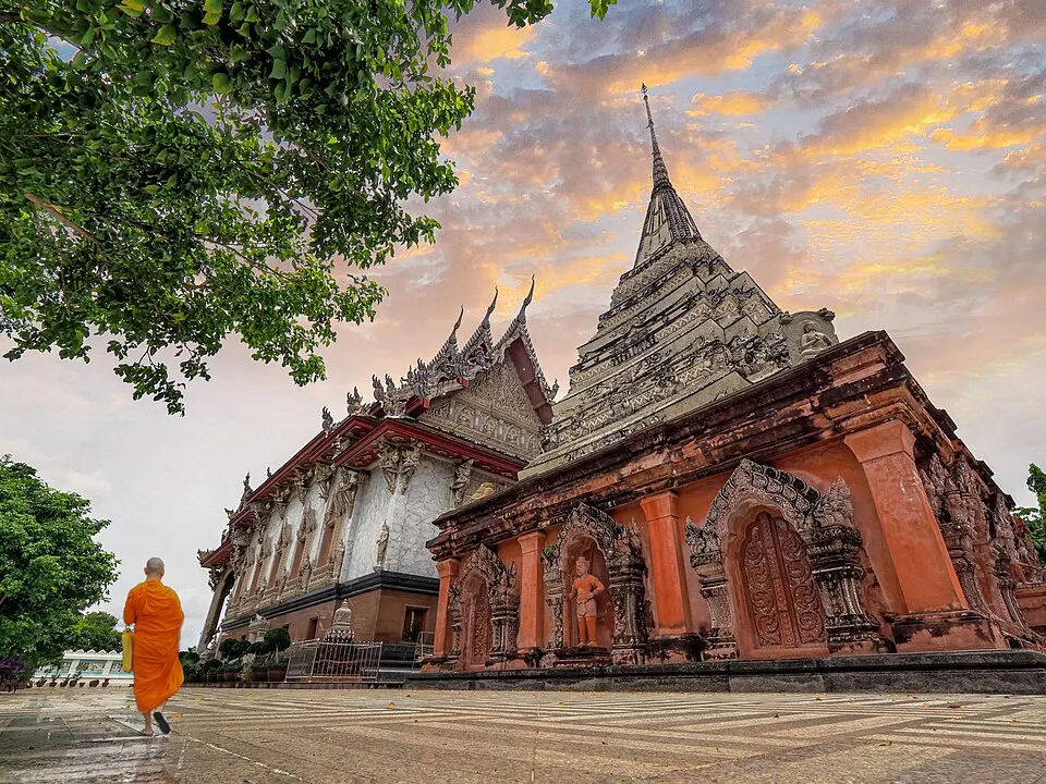 วัดกลางบางแก้ว