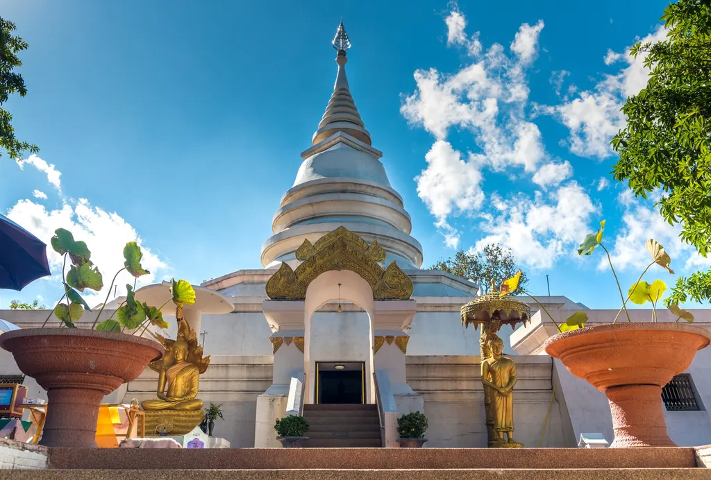วัดพระธาตุผาเงา