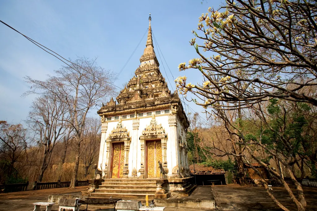 วัดพระพุทธบาทเขารวก