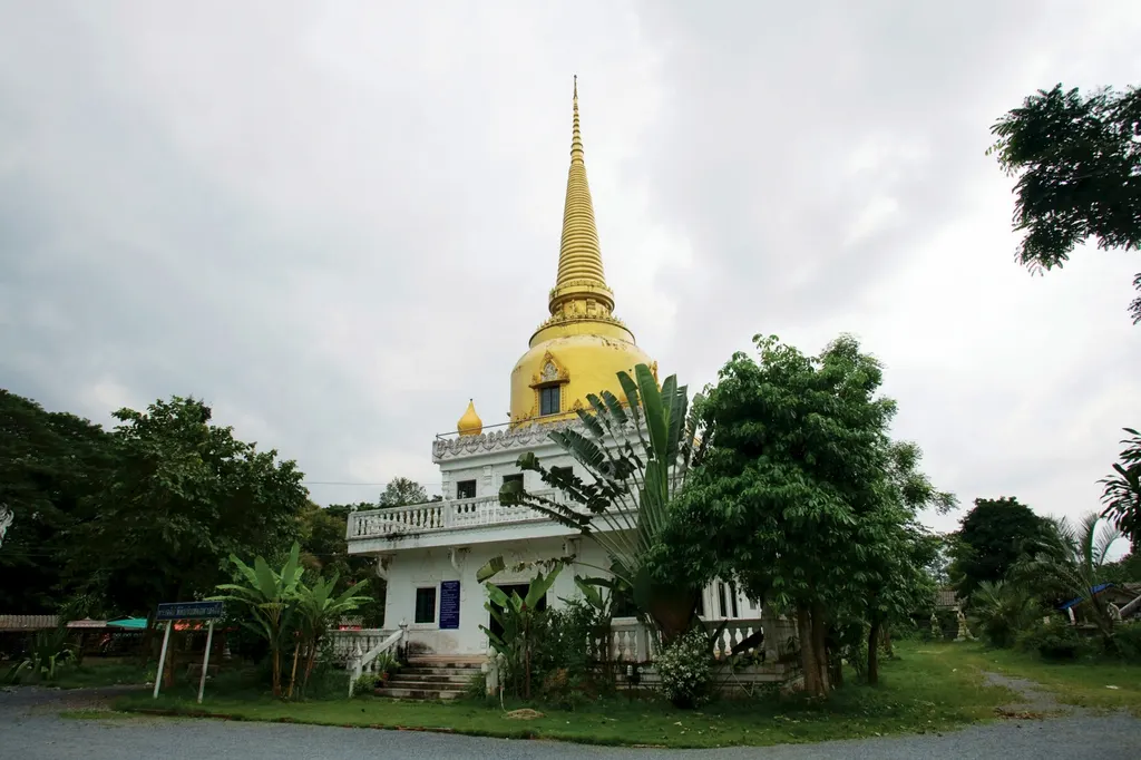 วัดถลุงทอง