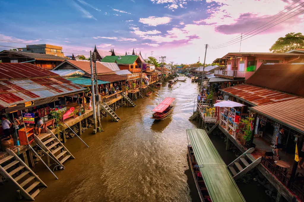 ตลาดน้ำอัมพวา