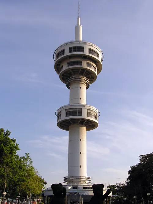 หอคอยบรรหารแจ่มใสและสวนเฉลิมภัทรราชินี