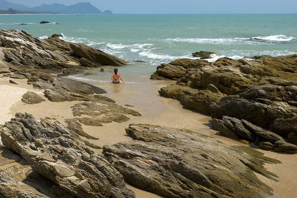 หาดขนอม