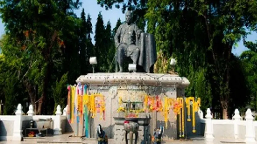 อนุสาวรีย์พระยาดำรงสุจริตมหิศรภักดี