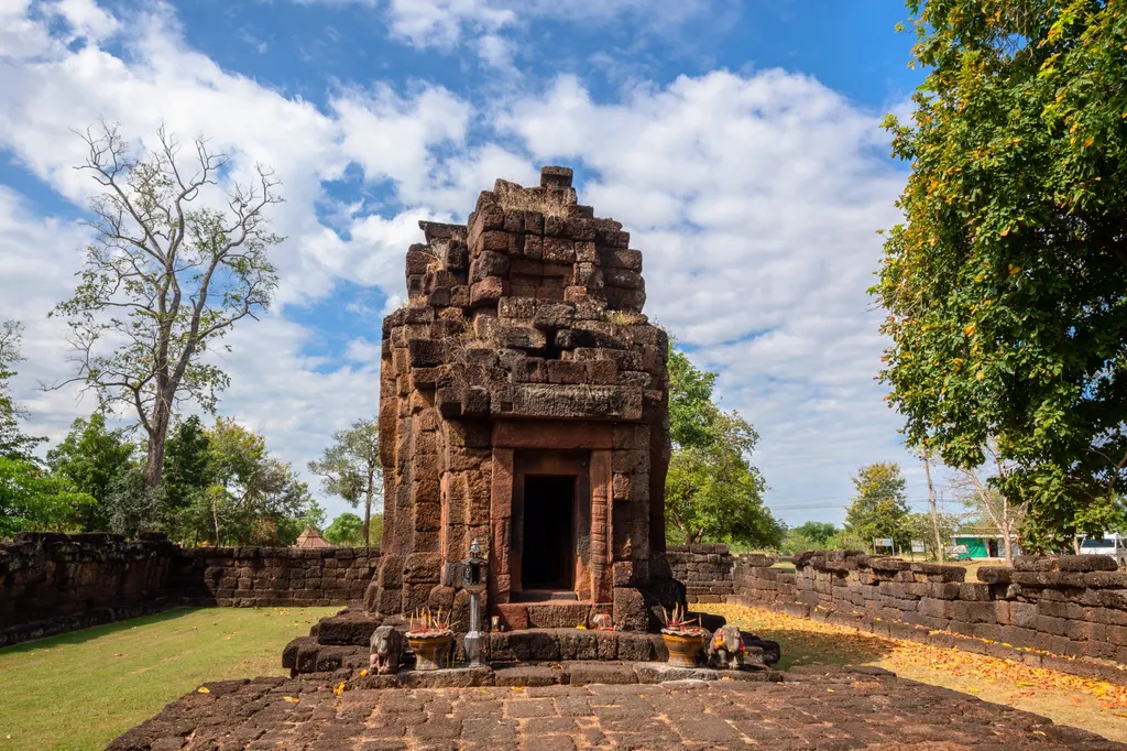 กู่สันตรัตน์