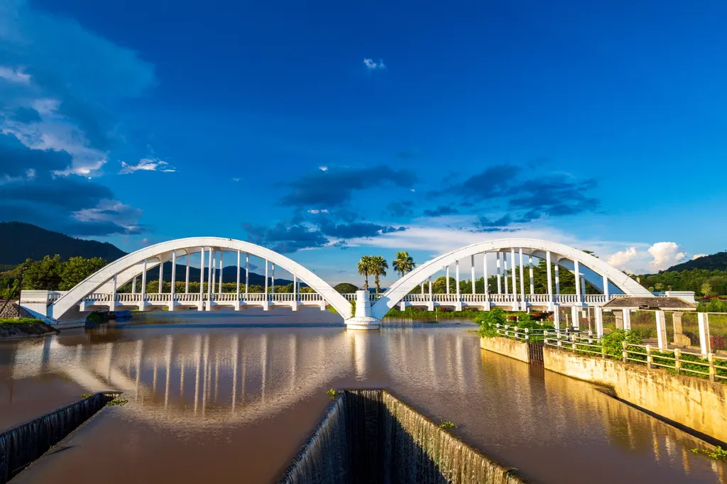 สะพานขาวทาชมภู