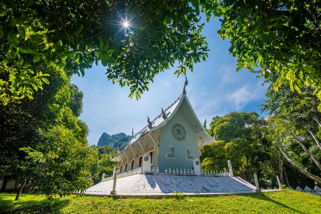 วัดถ้ำพระโพธิสัตว์
