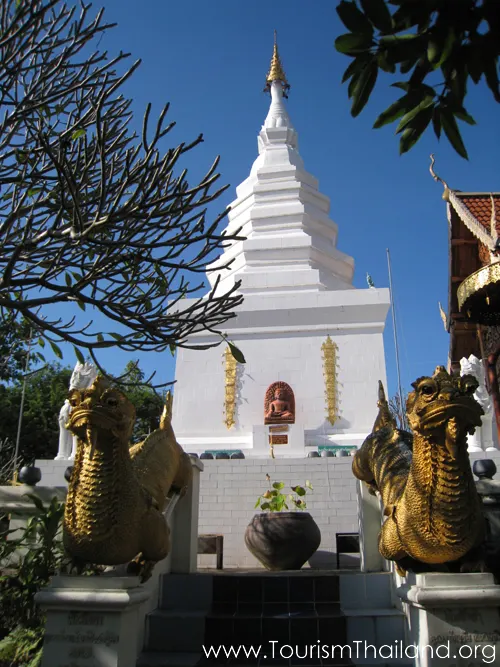 พระธาตุดอยห้างบาตร