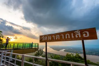 วัดผาตากเสื้อ