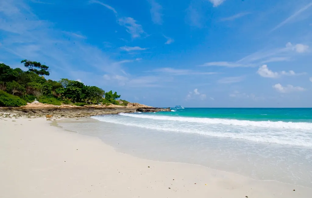 หาดทรายแก้ว