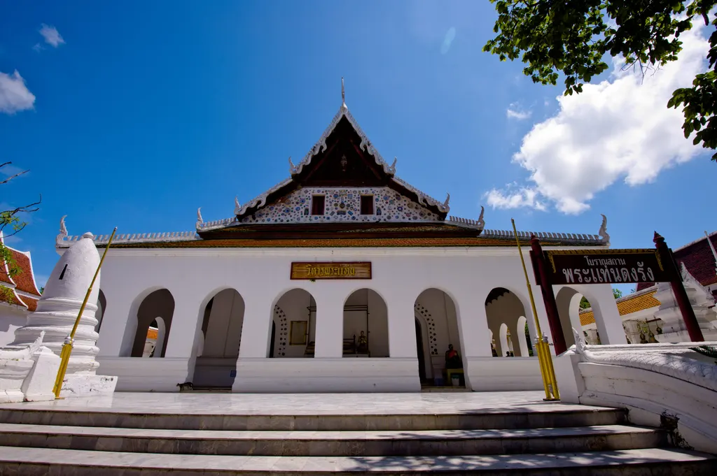 วัดพระแท่นดงรังวรวิหาร