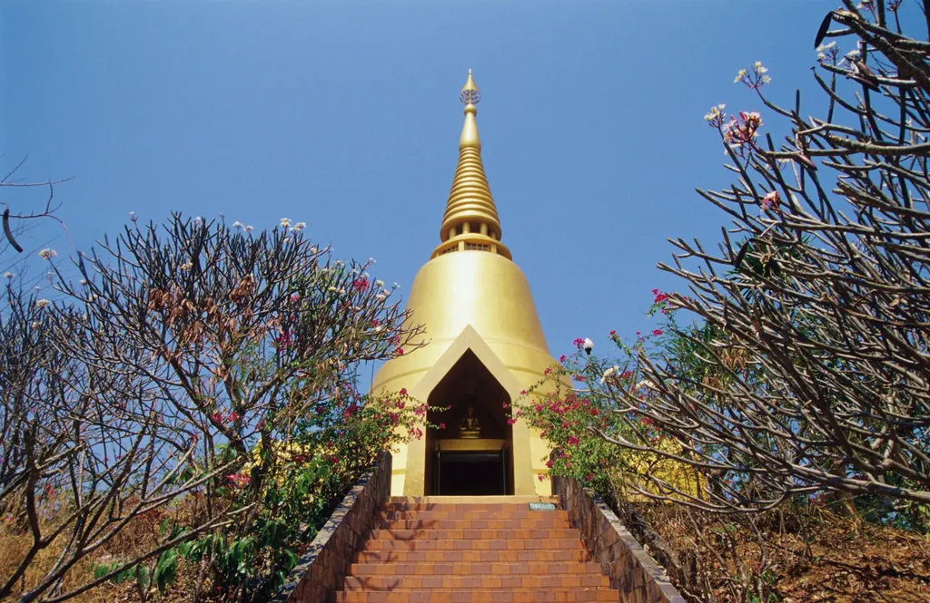 วัดถ้ำแสงเพชร