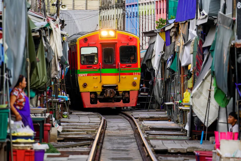 ตลาดร่มหุบ