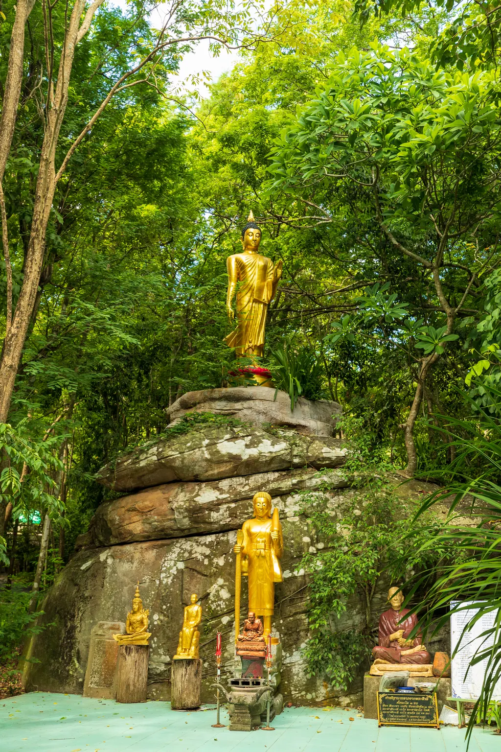 วัดเขาจันทน์งาม