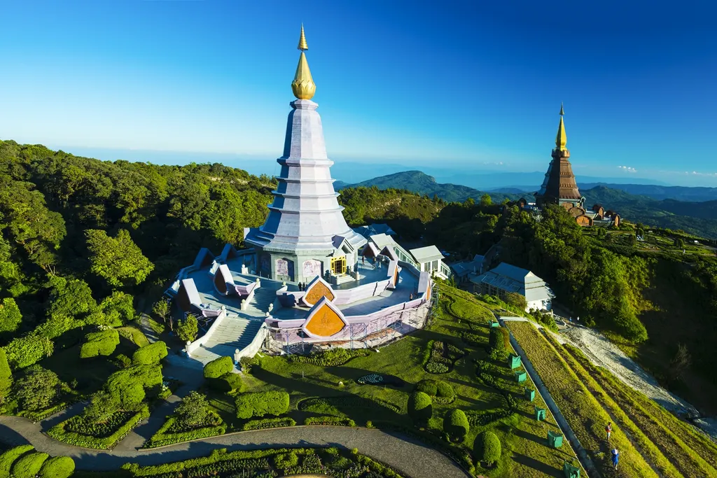 พระมหาธาตุนภเมทนีดล และพระมหาธาตุนภพลภูมิสิริ