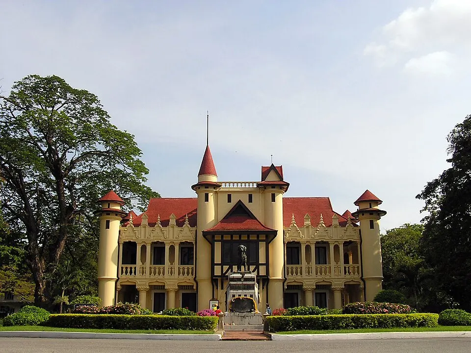 พระตำหนักชาลีมงคลอาสน์
