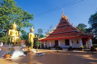 วัดพระยืนพุทธบาทยุคล