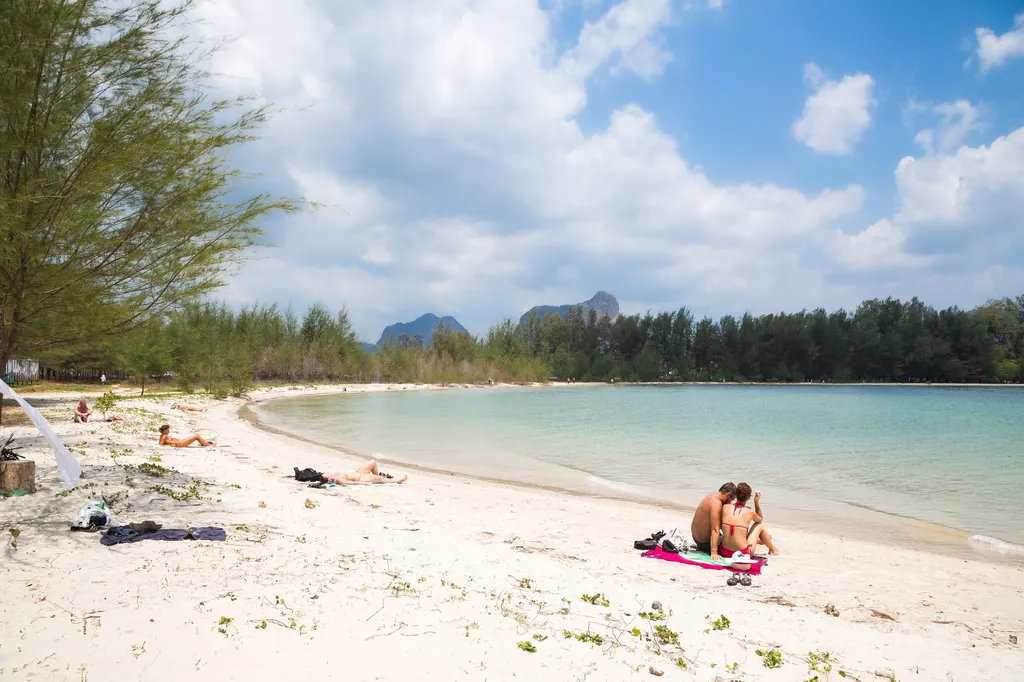 หาดนพรัตน์ธารา